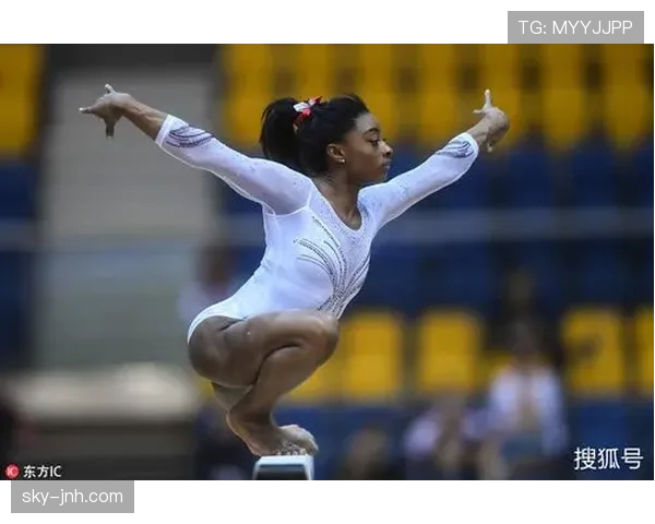 拜尔斯训练结束直接倒地，普通人看到这画面直接躺平了吧？