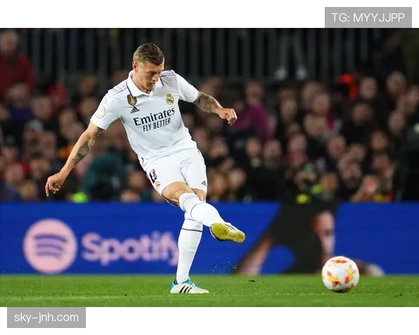 克罗斯与布鲁诺中场控制偏移及传球体系分化趋势